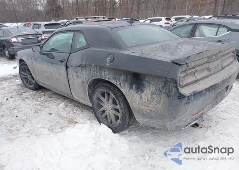 2021 Dodge Challenger Sxt Awd z USA, uszkodzony, nr VIN 2C3CDZGG5MH593238